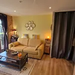 Lejlighed 2 Pieces Climatise Avec Terrasse Et Parking A Ste Maxime - Fr-1-780-43