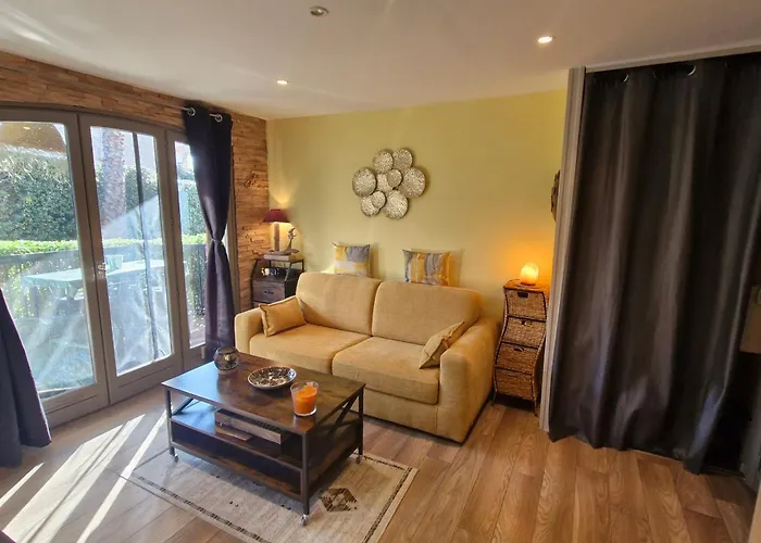 Apartment 2 Pieces Climatise Avec Terrasse Et Parking A Ste Maxime - Fr-1-780-43 *