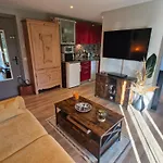 2 Pieces Climatise Avec Terrasse Et Parking A Ste Maxime - Fr-1-780-43 Apartment *