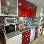 Apartment 2 Pieces Climatise Avec Terrasse Et Parking A Ste Maxime - Fr-1-780-43 *