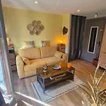 Apartment 2 Pieces Climatise Avec Terrasse Et Parking A Ste Maxime - Fr-1-780-43 *