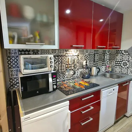 2 Pieces Climatise Avec Terrasse Et Parking A Ste Maxime - Fr-1-780-43 *