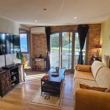 2 Pieces Climatise Avec Terrasse Et Parking A Ste Maxime - Fr-1-780-43 *