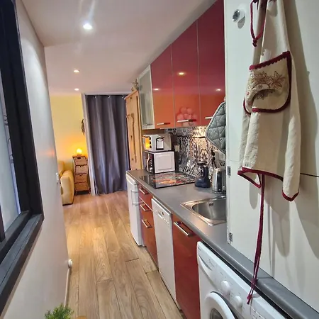 2 Pièces Climatisé, Belle Terrasse, Parking Privé, Proche Centre-ville Et - Fr-1-780-43 Apartamento