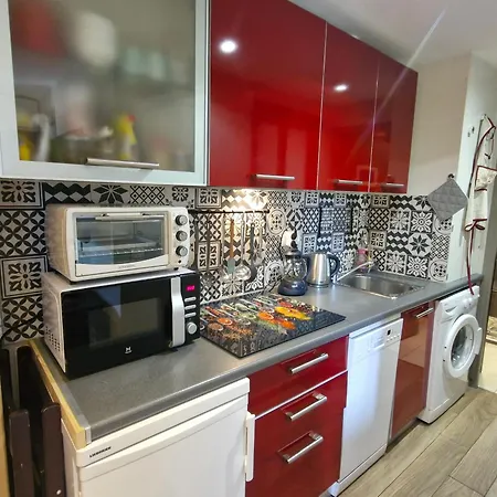 Apartamento 2 Pièces Climatisé, Belle Terrasse, Parking Privé, Proche Centre-ville Et - Fr-1-780-43 *