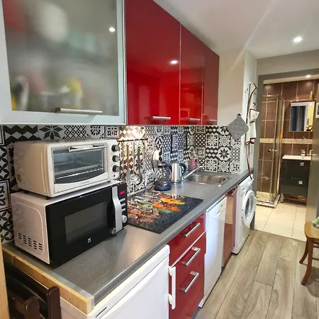 2 Pieces Climatise Avec Terrasse Et Parking A Ste Maxime - Fr-1-780-43 Apartment Sainte-Maxime