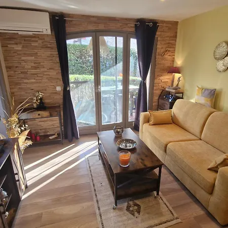 2 Pièces Climatisé, Belle Terrasse, Parking Privé, Proche Centre-ville Et - Fr-1-780-43 Sainte-Maxime