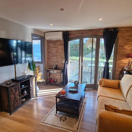 2 Pièces Climatisé, Belle Terrasse, Parking Privé, Proche Centre-ville Et - Fr-1-780-43 * Sainte-Maxime
