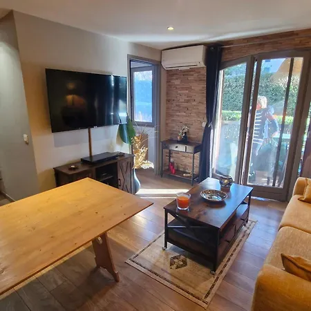 2 Pièces Climatisé, Belle Terrasse, Parking Privé, Proche Centre-ville Et - Fr-1-780-43 * Sainte-Maxime