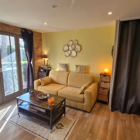 Apartment 2 Pieces Climatise Avec Terrasse Et Parking A Ste Maxime - Fr-1-780-43 *