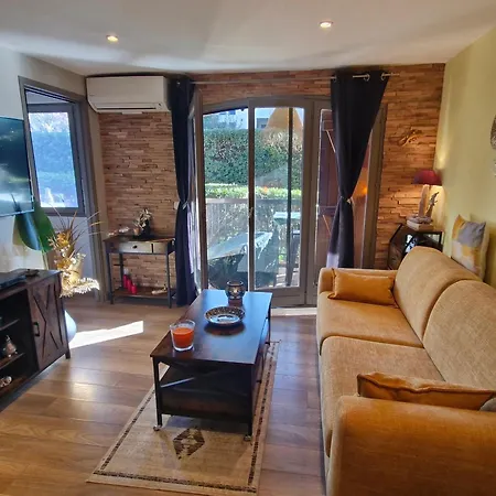 2 Pièces Climatisé, Belle Terrasse, Parking Privé, Proche Centre-ville Et - Fr-1-780-43 Sainte-Maxime