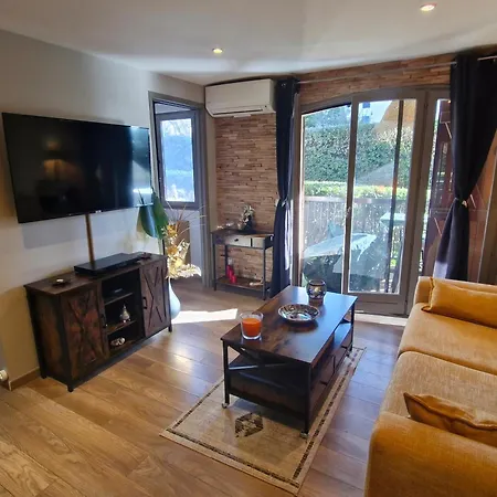 2 Pieces Climatise Avec Terrasse Et Parking A Ste Maxime - Fr-1-780-43 * Sainte-Maxime