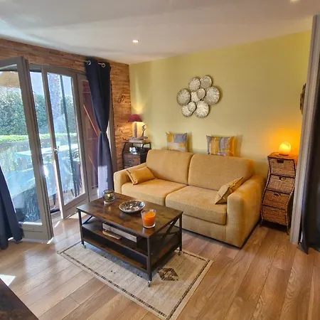 2 Pièces Climatisé, Belle Terrasse, Parking Privé, Proche Centre-ville Et - Fr-1-780-43