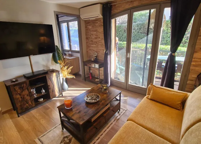 2 Pieces Climatise Avec Terrasse Et Parking A Ste Maxime - Fr-1-780-43 Lejlighed Sainte-Maxime