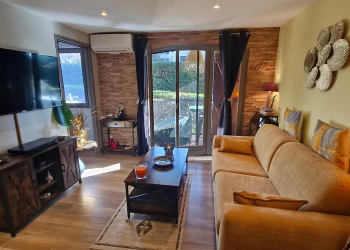 2 Pieces Climatise Avec Terrasse Et Parking A Ste Maxime - Fr-1-780-43 Сент-Максім