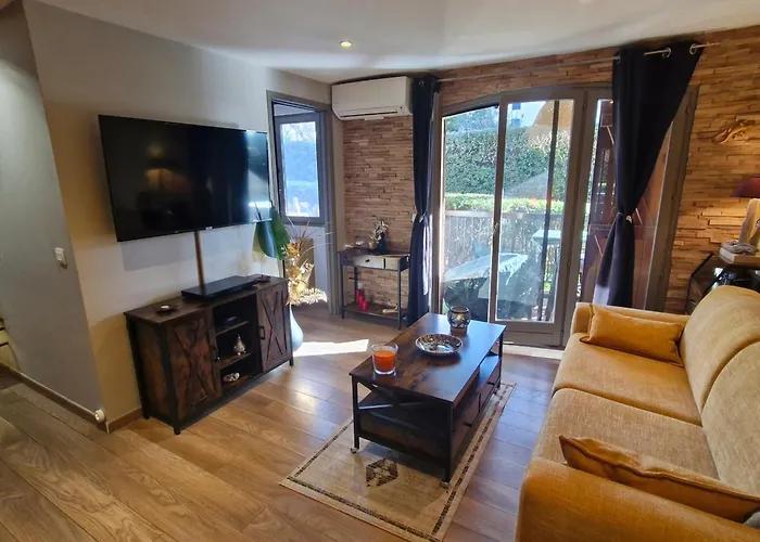 2 Pieces Climatise Avec Terrasse Et Parking A Ste Maxime - Fr-1-780-43 * Сент-Максім