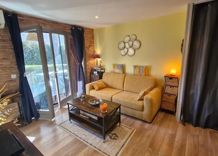 2 Pieces Climatise Avec Terrasse Et Parking A Ste Maxime - Fr-1-780-43